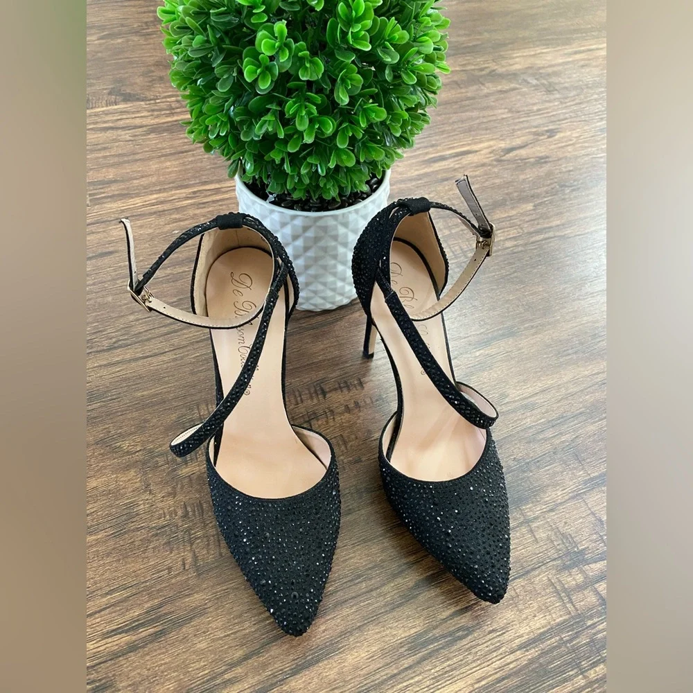 The Blossom Collection Ankle Strap Pointed Toe Heel. Size 5.5 - Picture 6 of 12